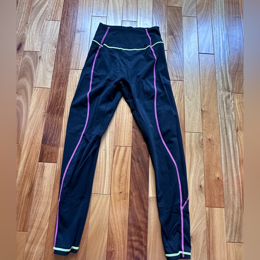 Buffbunny leggings with colored stitching